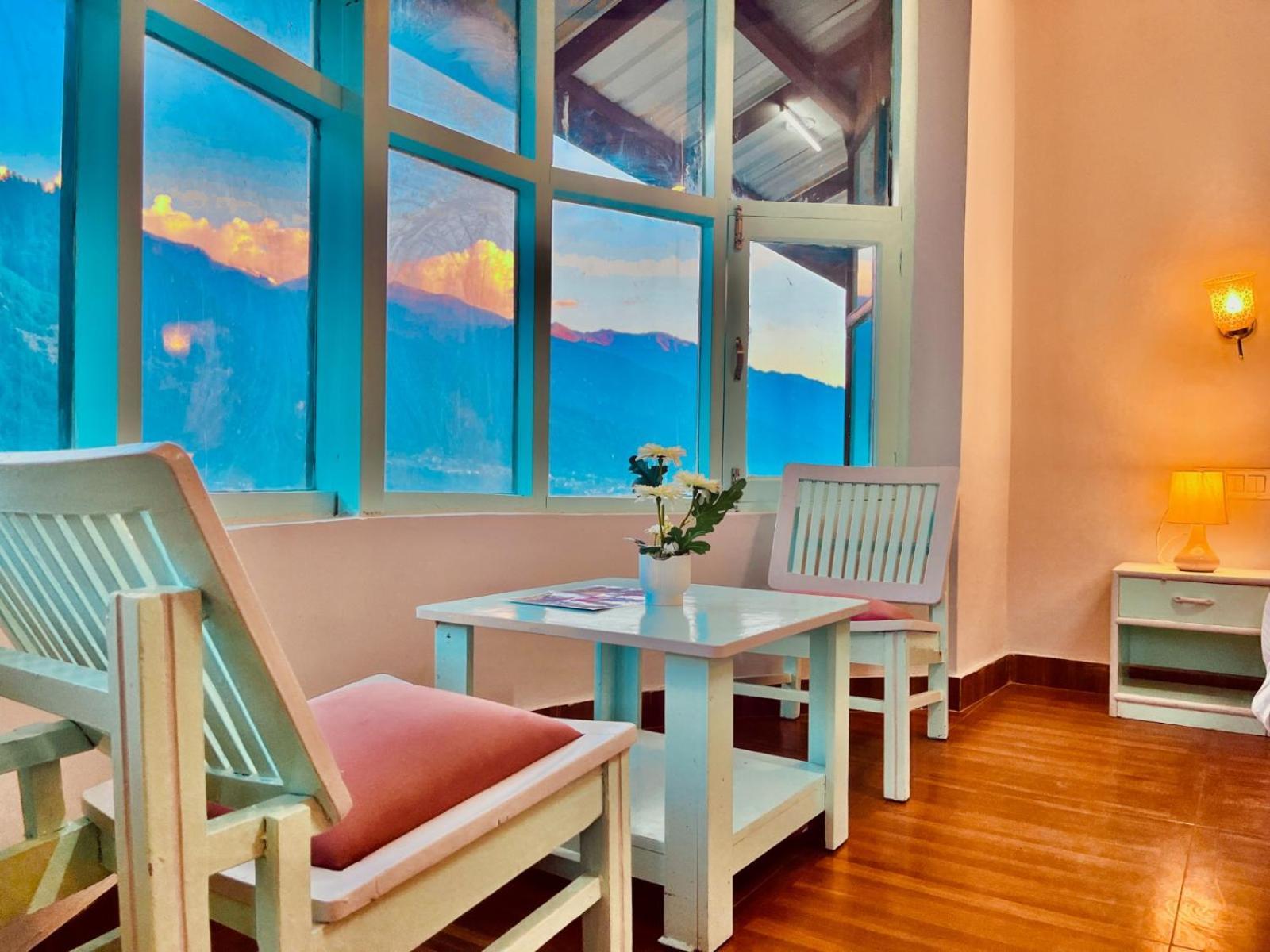 Hadimba Hill View By Hadimba Palace, Manali - Premium Room ! Family Hotel ! Parking ! Near Hadimba Temple Exterior foto