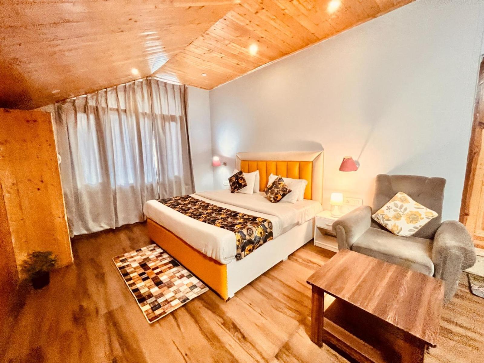 Hadimba Hill View By Hadimba Palace, Manali - Premium Room ! Family Hotel ! Parking ! Near Hadimba Temple Exterior foto