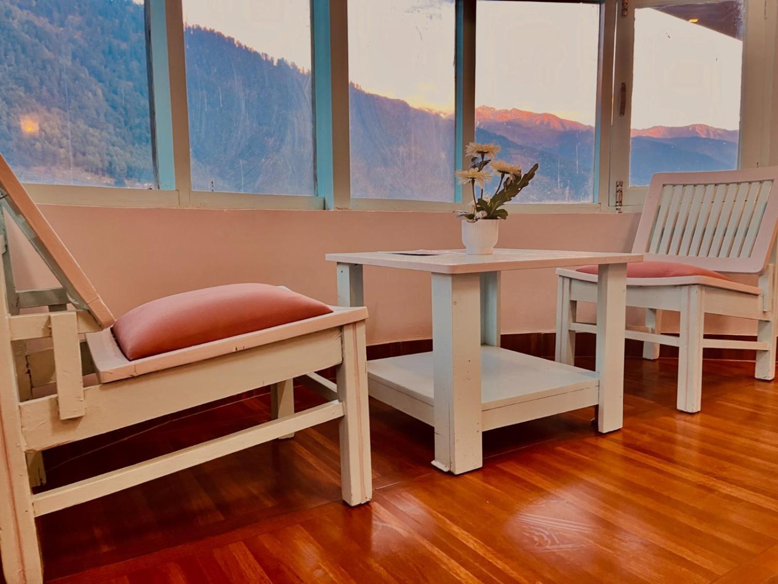 Hadimba Hill View By Hadimba Palace, Manali - Premium Room ! Family Hotel ! Parking ! Near Hadimba Temple Exterior foto